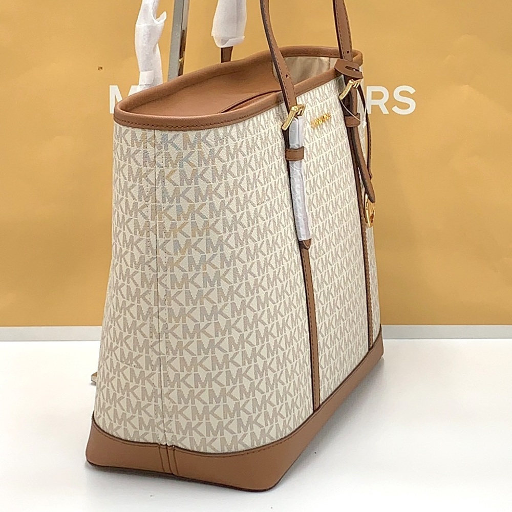 MICHAEL KORS VANILLA SIGNATURE COLOR 
Jet Set Travel Large Logo Tote Bag - Picture 5 of 15